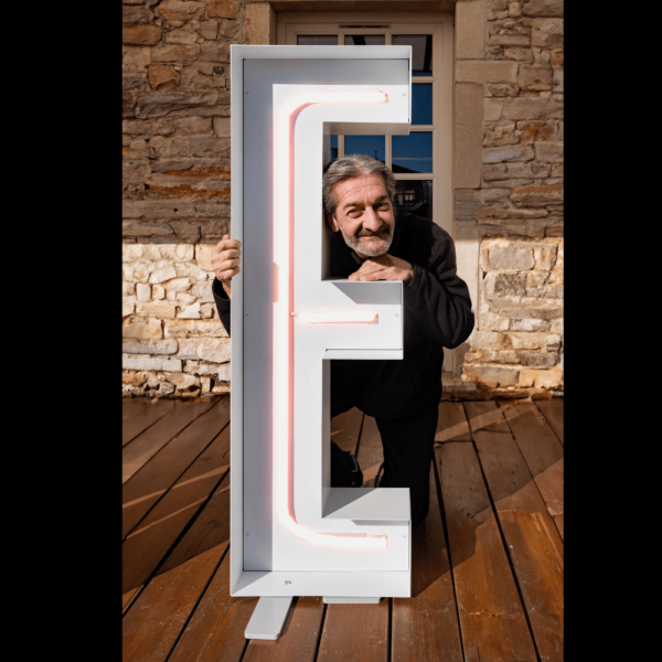 Location Grand Lettre lumineux E