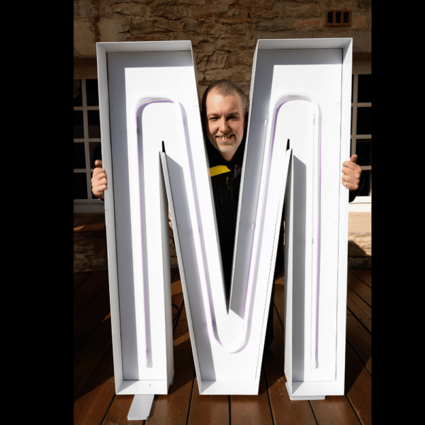 Location Grand Lettre lumineux M