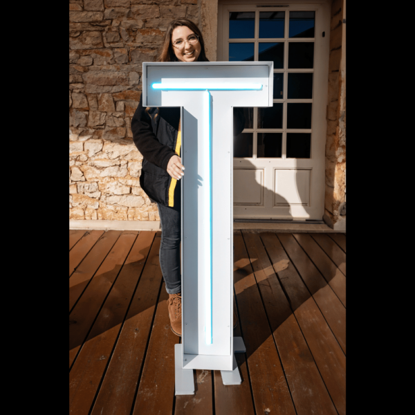 Location Grand Lettre lumineux T